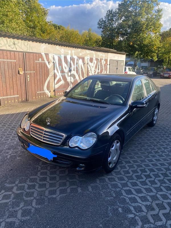 Blau Gebraucht 2005 Mercedes C220 Limousine | 6.400 € (Teuer) - Bild 1/4