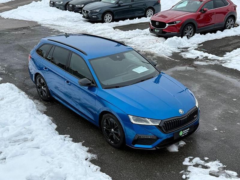 Raceblau metallic Gebraucht 2022 Skoda Octavia RS Kombi | 27.650 € (Fairer Preis) - Bild 1/4