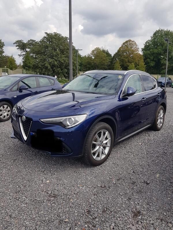 Blau Gebraucht 2019 Alfa Romeo Stelvio Lusso SUV | 22.990 € (Fairer Preis) - Bild 1/4