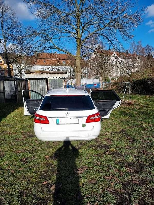 Gebraucht Mercedes 220 170 PS (125 kW) 2012 Weiß Limousine