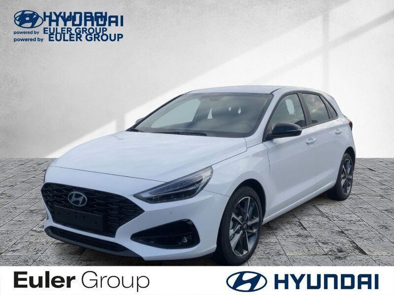 Weiss Gebraucht 2024 Hyundai i30 Advantage Limousine | 25.490 € (Fairer Preis) - Bild 1/4