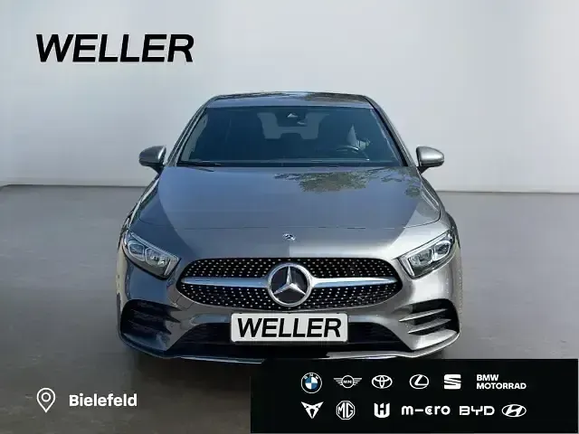 Gebraucht Mercedes A180 AMG line 136 PS (100 kW) 2019 Grau Limousine