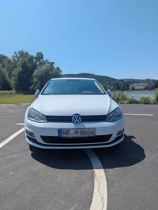 Weiß Gebraucht 2014 VW Golf VII Cup Limousine | 9.800 € (Fairer Preis) - Bild 1/4