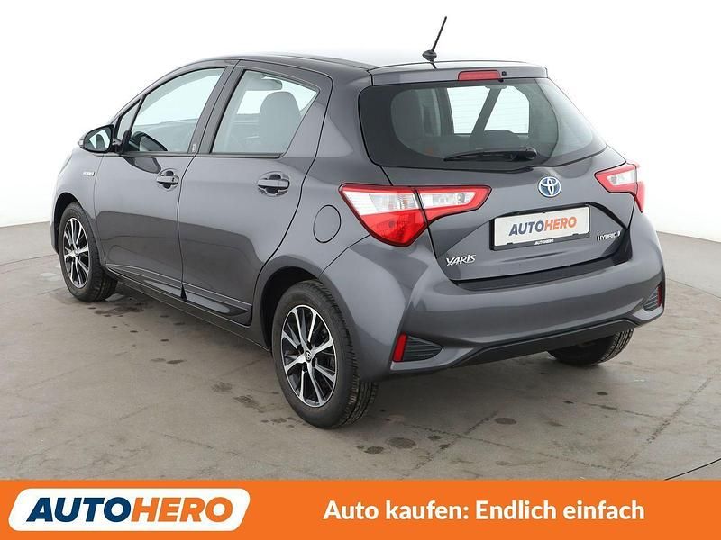 Gebraucht Toyota Yaris Hybrid Team 101 PS (74 kW) 2018 Grau Kleinwagen