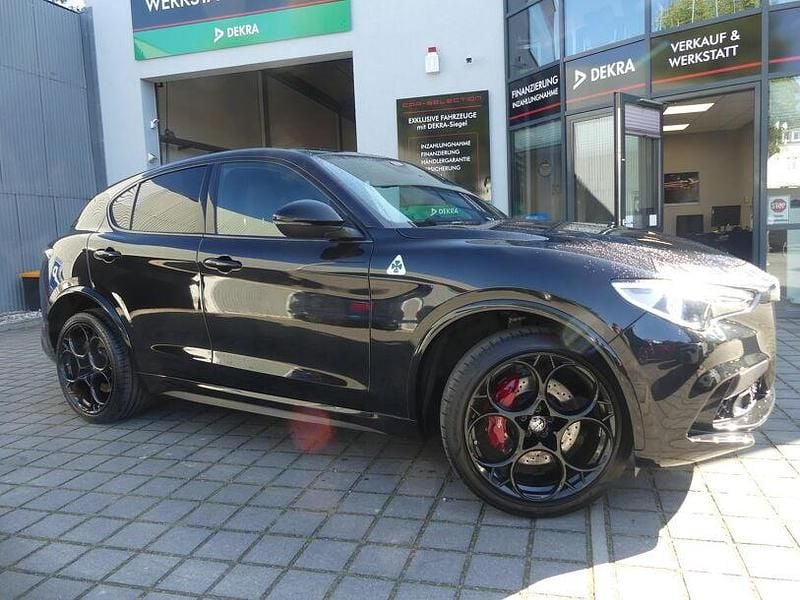 Schwarz Gebraucht 2022 Alfa Romeo Stelvio Quadrifoglio SUV | 52.800 € (Guter Preis) - Bild 1/4