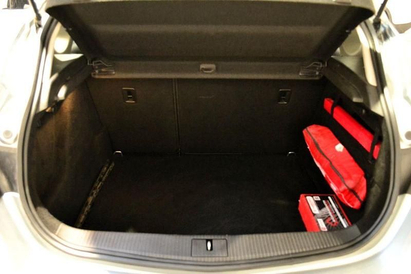 Gebraucht Opel Astra Selection 140 PS (102 kW) 2013 Grau Limousine