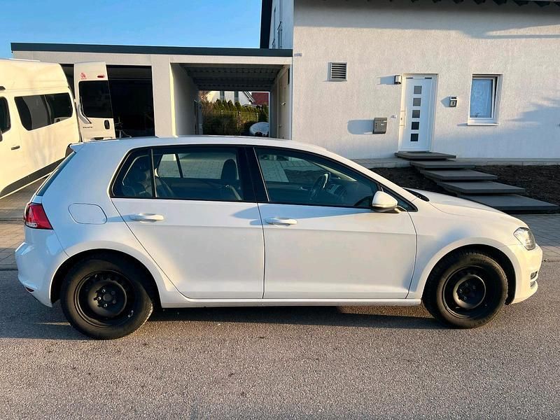 Gebraucht VW Golf VII 125 PS (91 kW) 2017 Weiß Limousine