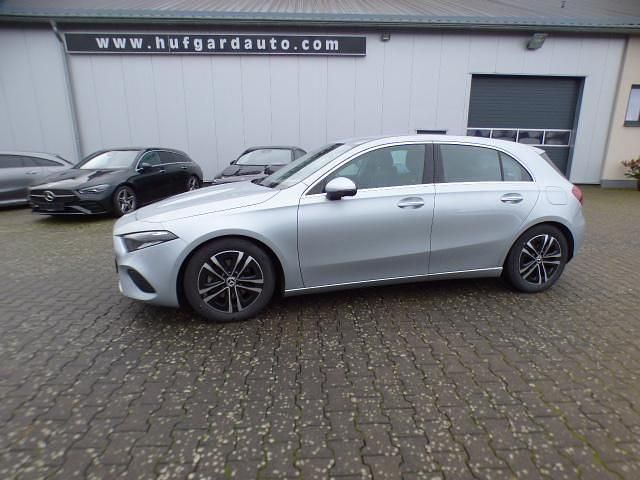 Gebraucht Mercedes A200 Advanced Plus 150 PS (110 kW) 2024 992 hightechsilber Limousine