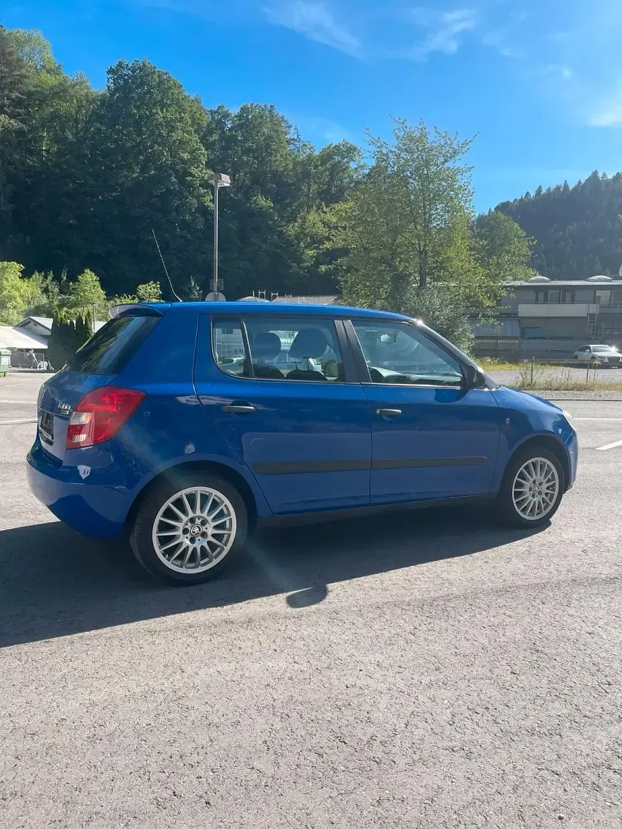Gebraucht Skoda Fabia 60 PS (44 kW) 2009 Blau Kleinwagen