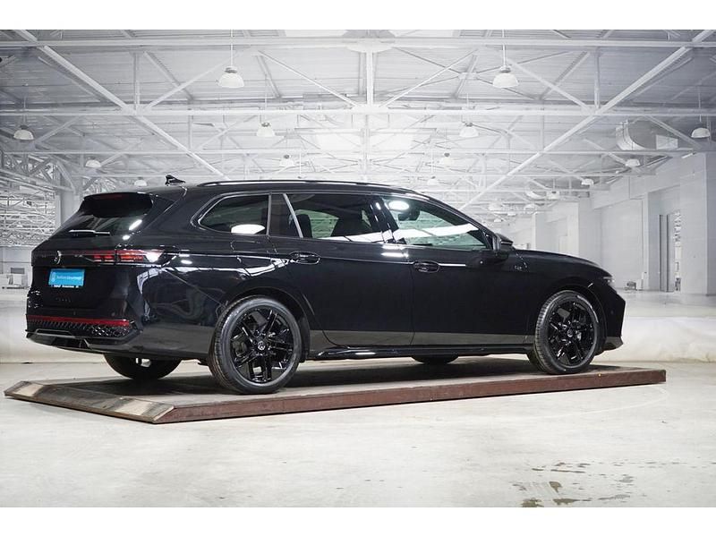 Gebraucht VW Passat R-line 150 PS (110 kW) 2024 Andere farbe Kombi