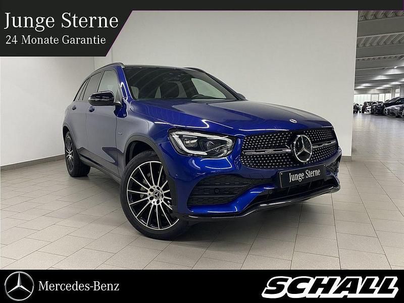 Blau Gebraucht 2021 Mercedes GLC300e AMG SUV | 38.579 € (Teuer) - Bild 1/4