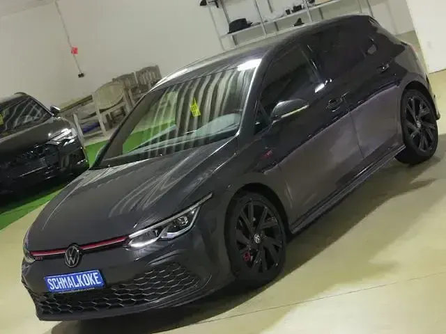 Gebraucht VW Golf VIII GTI 245 PS (180 kW) 2024 Uranograu/cinza urano Limousine