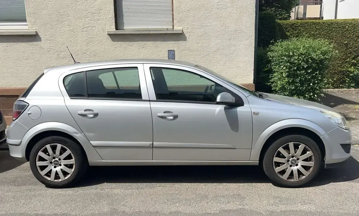 Gebraucht Opel Astra Edition 116 PS (85 kW) 2007 Grau Limousine