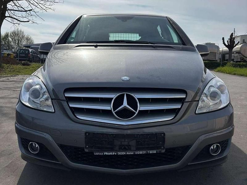 Gebraucht Mercedes B160 95 PS (69 kW) 2010 Mountaingrau  met. Kleinwagen