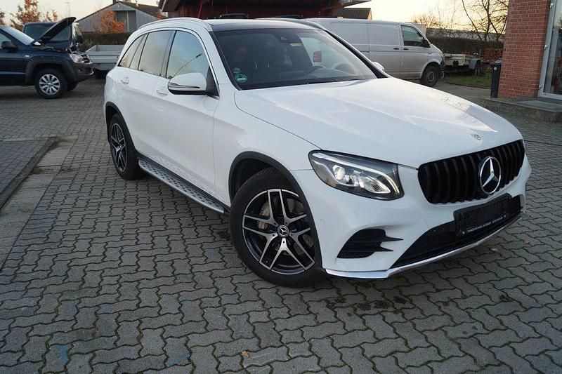 Weiß Gebraucht 2017 Mercedes GLC250 AMG line SUV | 17.500 € (Superpreis) - Bild 1/4