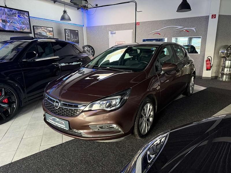 Braun Gebraucht 2016 Opel Astra Edition Kleinwagen | 10.900 € (Fairer Preis) - Bild 1/4