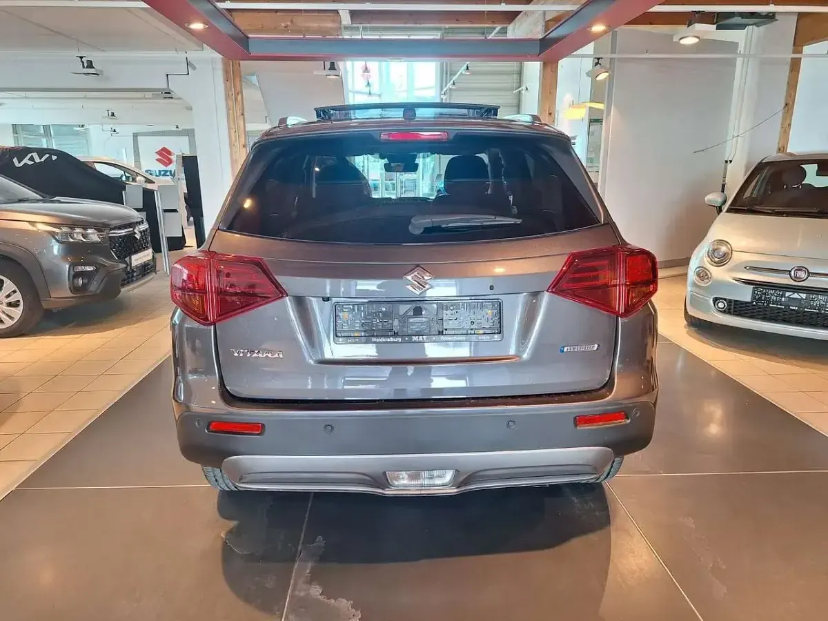 Gebraucht Suzuki Vitara Comfort+ 129 PS (94 kW) 2024 Grau SUV