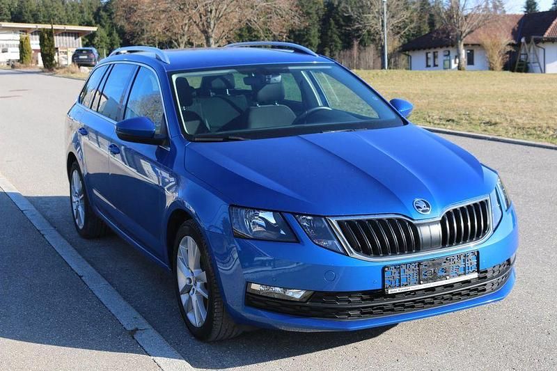 Gebraucht Skoda Octavia Ambition 150 PS (110 kW) 2019 Blau Kombi