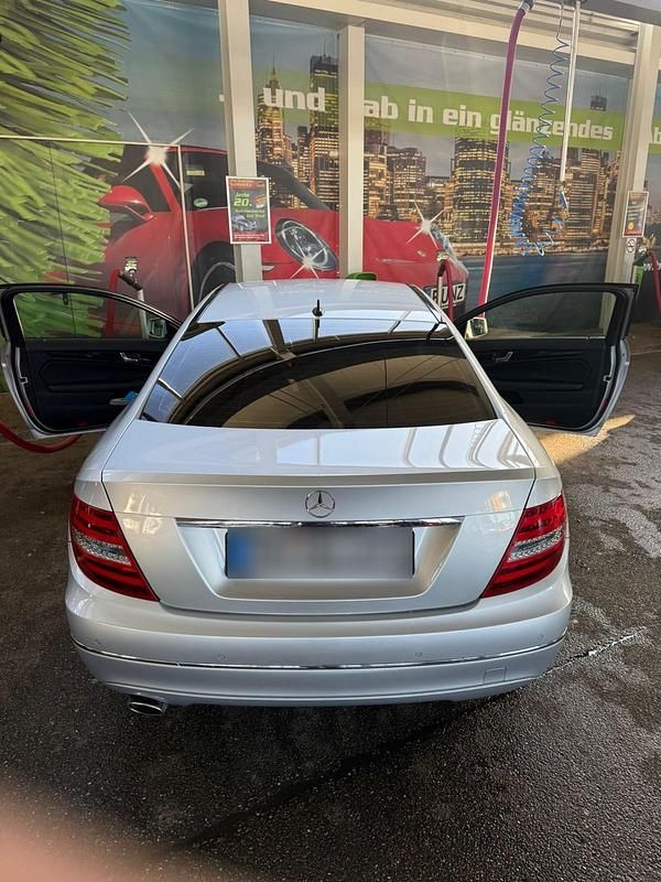 Gebraucht Mercedes C220 177 PS (130 kW) 2012 Silber Coupé