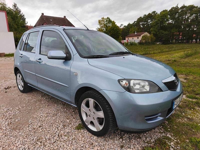 Blau Gebraucht 2004 Mazda 2 Active Limousine | 2.500 € (Fairer Preis) - Bild 1/4
