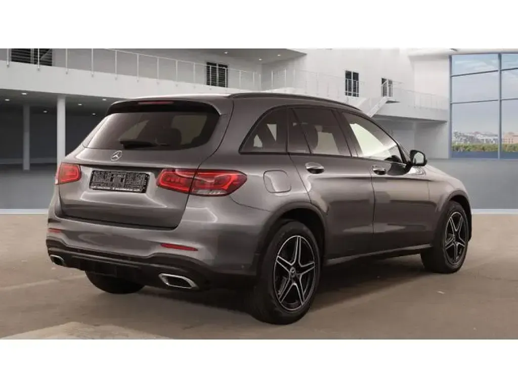 Gebraucht Mercedes GLC300 AMG 245 PS (180 kW) 2021 Selenitgrau (metallic) Coupé