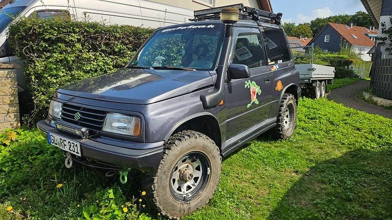 Grau Gebraucht 1995 Suzuki Vitara SUV | 3.500 € - Bild 1/4