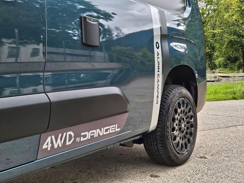 Neu Peugeot Partner 131 PS (96 kW) 2025 Grün Van / Kleinbus