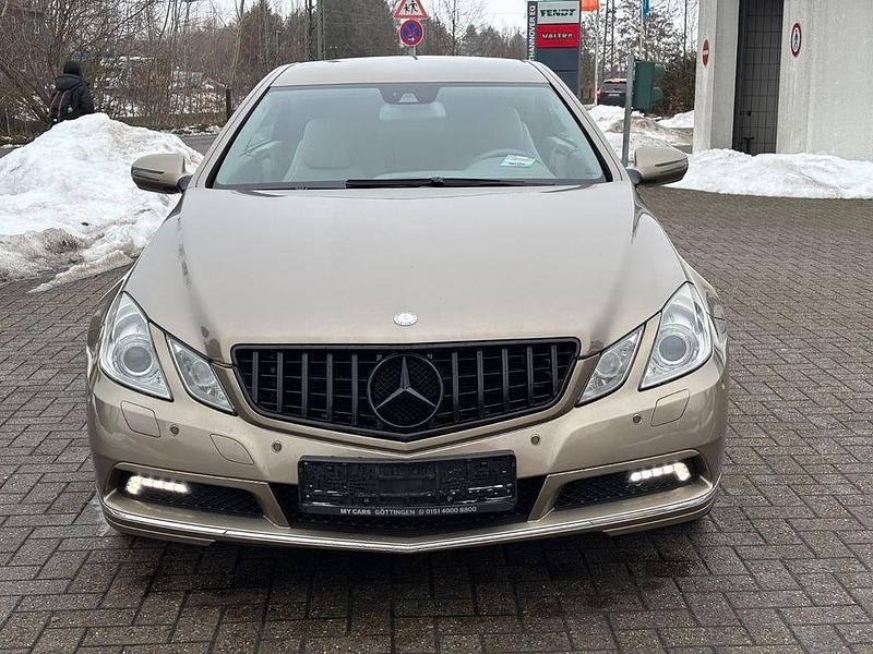 Gebraucht Mercedes E250 Avantgarde 204 PS (150 kW) 2011 Gold Coupé