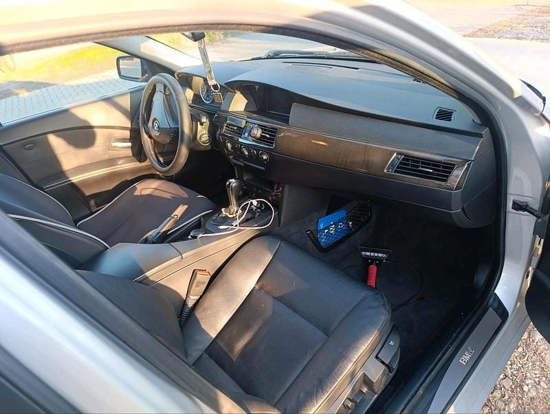 Gebraucht BMW 520 163 PS (119 kW) 2006 Silber Kombi