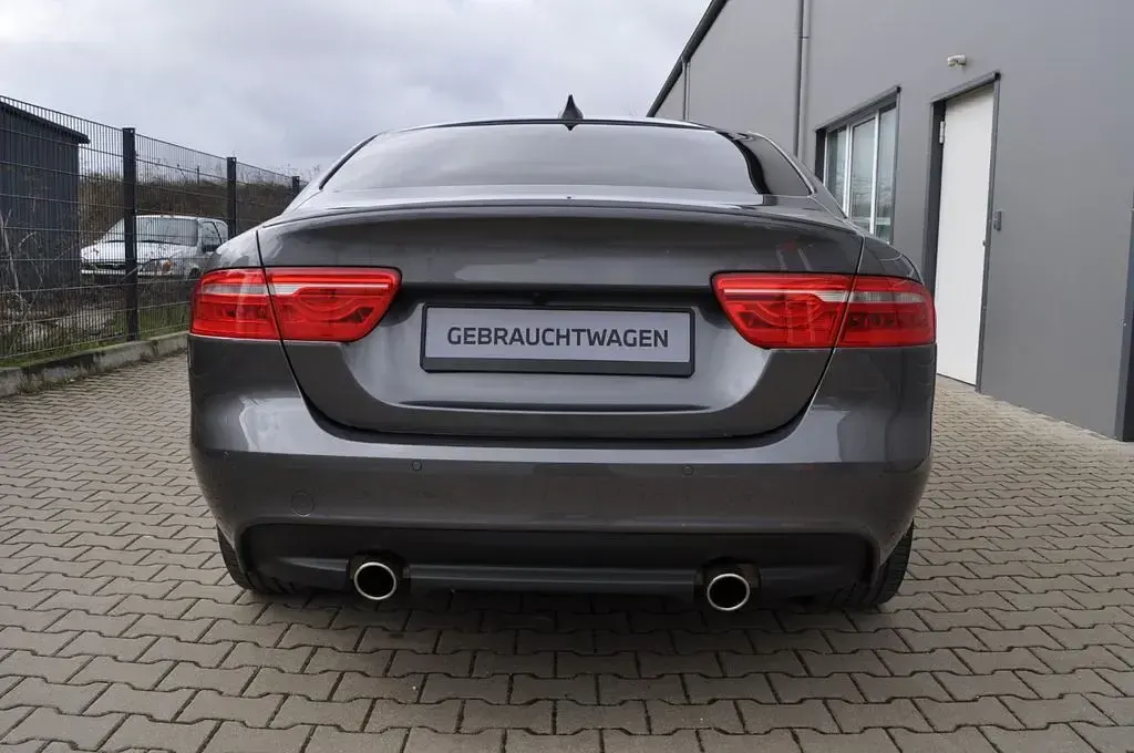 Gebraucht Jaguar XE R-Sport 300 PS (220 kW) 2019 Grau Limousine