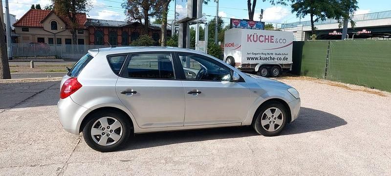 Grau Gebraucht 2008 Kia Ceed EX Limousine | 2.300 € (Guter Preis) - Bild 1/4