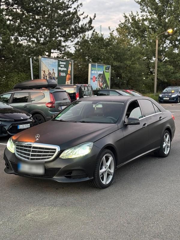 Beige Gebraucht 2015 Mercedes E220 Limousine | 6.250 € - Bild 1/4