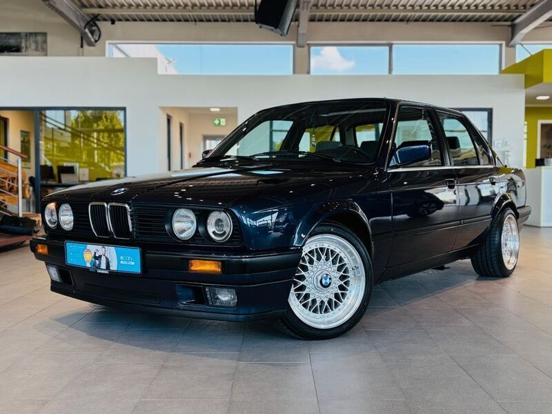 Blau Gebraucht 1989 BMW 320 Limousine | 17.995 € - Bild 1/4