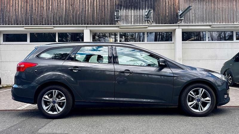 Gebraucht Ford Focus Trend 125 PS (91 kW) 2016 Limousine