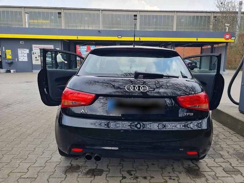 Second-hand Audi A1 Ambition 122 CP (89 kW) 2011 Negru Hatchback