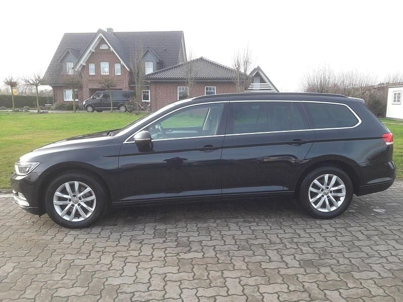 Deep black perleffekt Gebraucht 2019 VW Passat Kombi | 17.990 € (Fairer Preis) - Bild 1/4