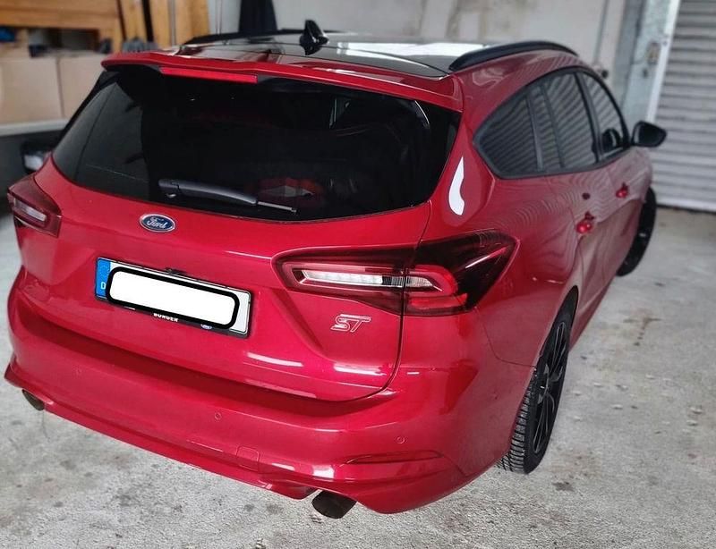 Gebraucht Ford Focus ST 280 PS (205 kW) 2024 Rot Limousine
