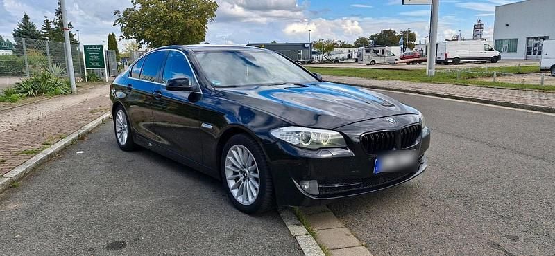 Schwarz Gebraucht 2010 BMW 525 Limousine | 9.900 € (Fairer Preis) - Bild 1/4