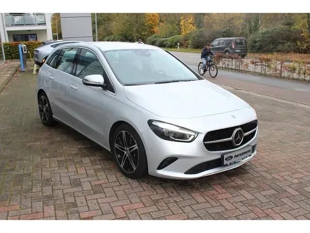 Gebraucht Mercedes B250 224 PS (164 kW) 2023 Iridiumsilber  metalliclack Kleinwagen