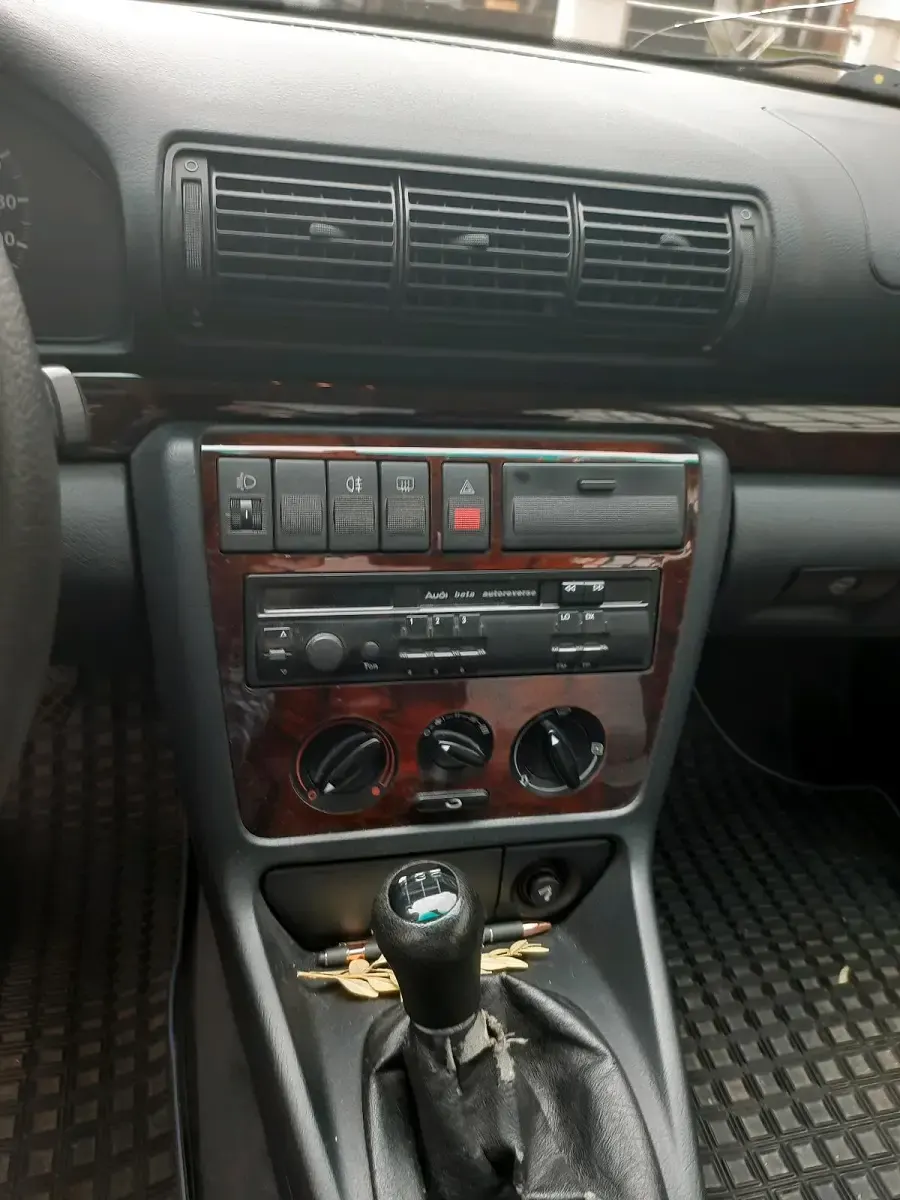 Używany Audi A4 110 KM (80 kW) 1997 Srebrny Sedan/Limuzyna