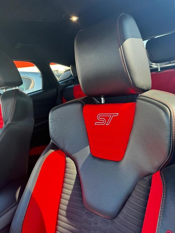 Gebraucht Ford Focus ST 185 PS (136 kW) 2016 Schwarz Limousine