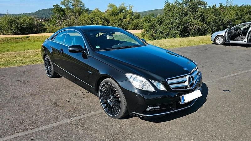 Gebraucht Mercedes E350 231 PS (169 kW) 2009 Schwarz Coupé