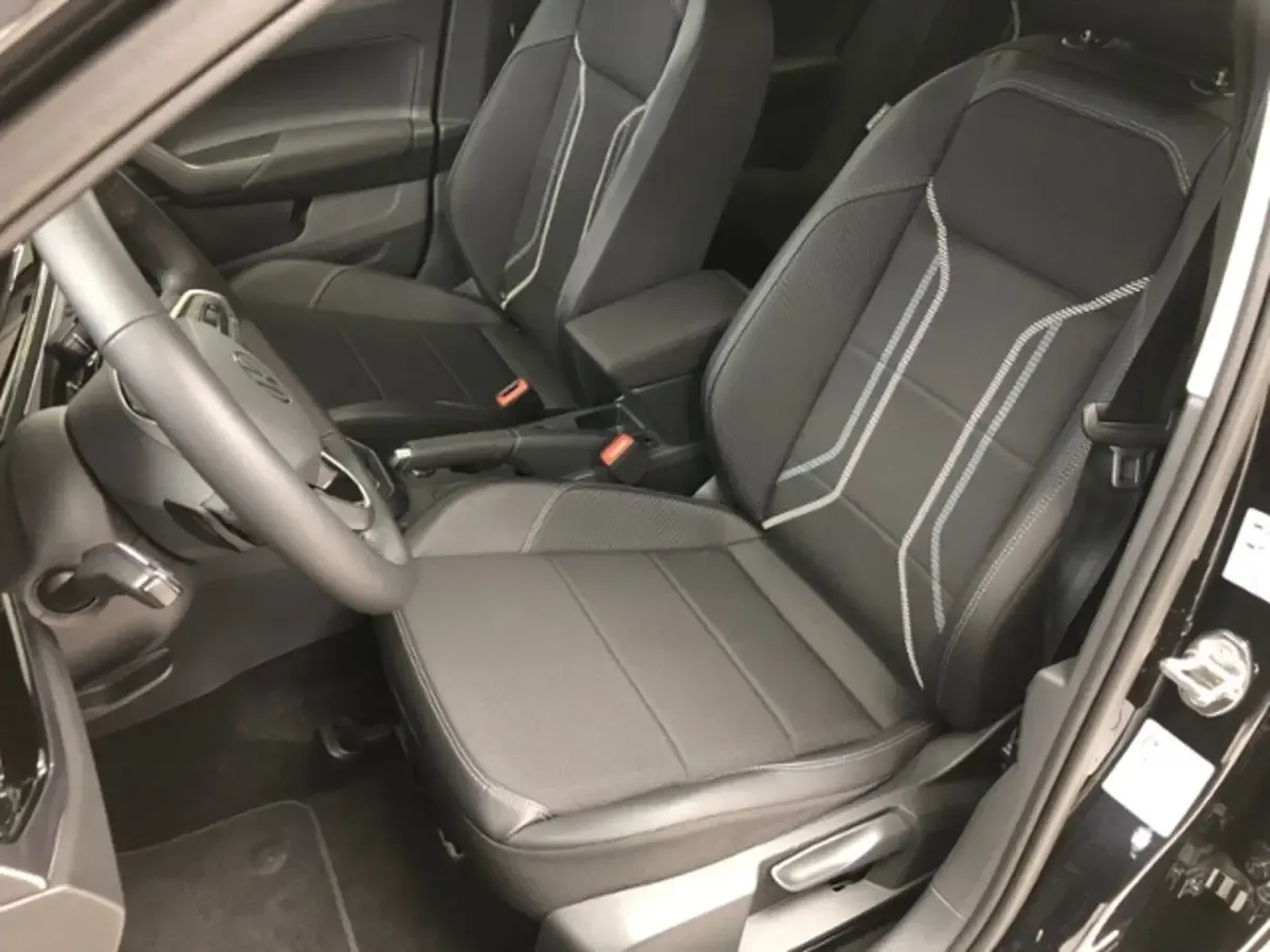 Gebraucht VW Taigo IQ Drive 110 PS (80 kW) 2023 Deep black perleffekt SUV