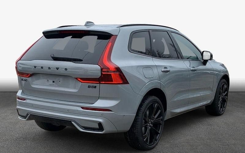 Neu Volvo XC60 Plus 250 PS (183 kW) 2026 Grau SUV