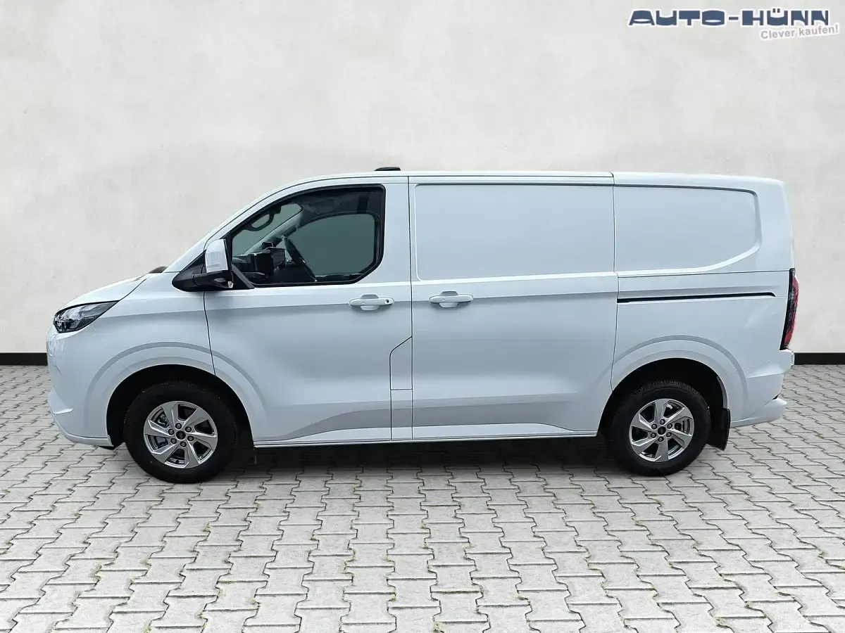 Neu Ford E-Transit Limited 100 kW (136 PS) 2026 Frostweiß Van