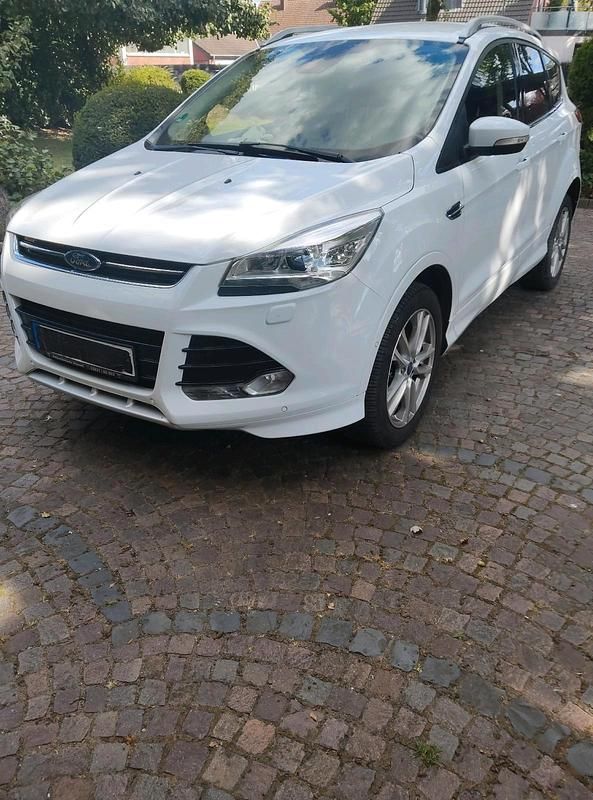 Weiß Gebraucht 2015 Ford Kuga Individual SUV | 13.750 € (Fairer Preis) - Bild 1/4