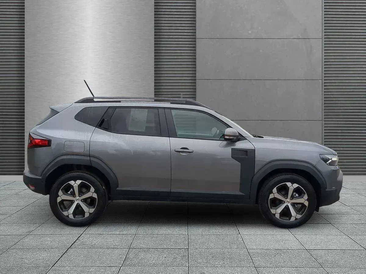 Neu Dacia Duster Journey 122 PS (89 kW) 2025 Dolomitgrau SUV