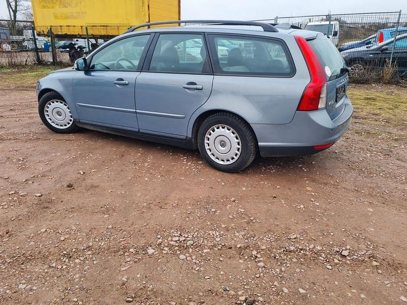 Gebraucht Volvo V50 114 PS (83 kW) 2011 Blau Kombi
