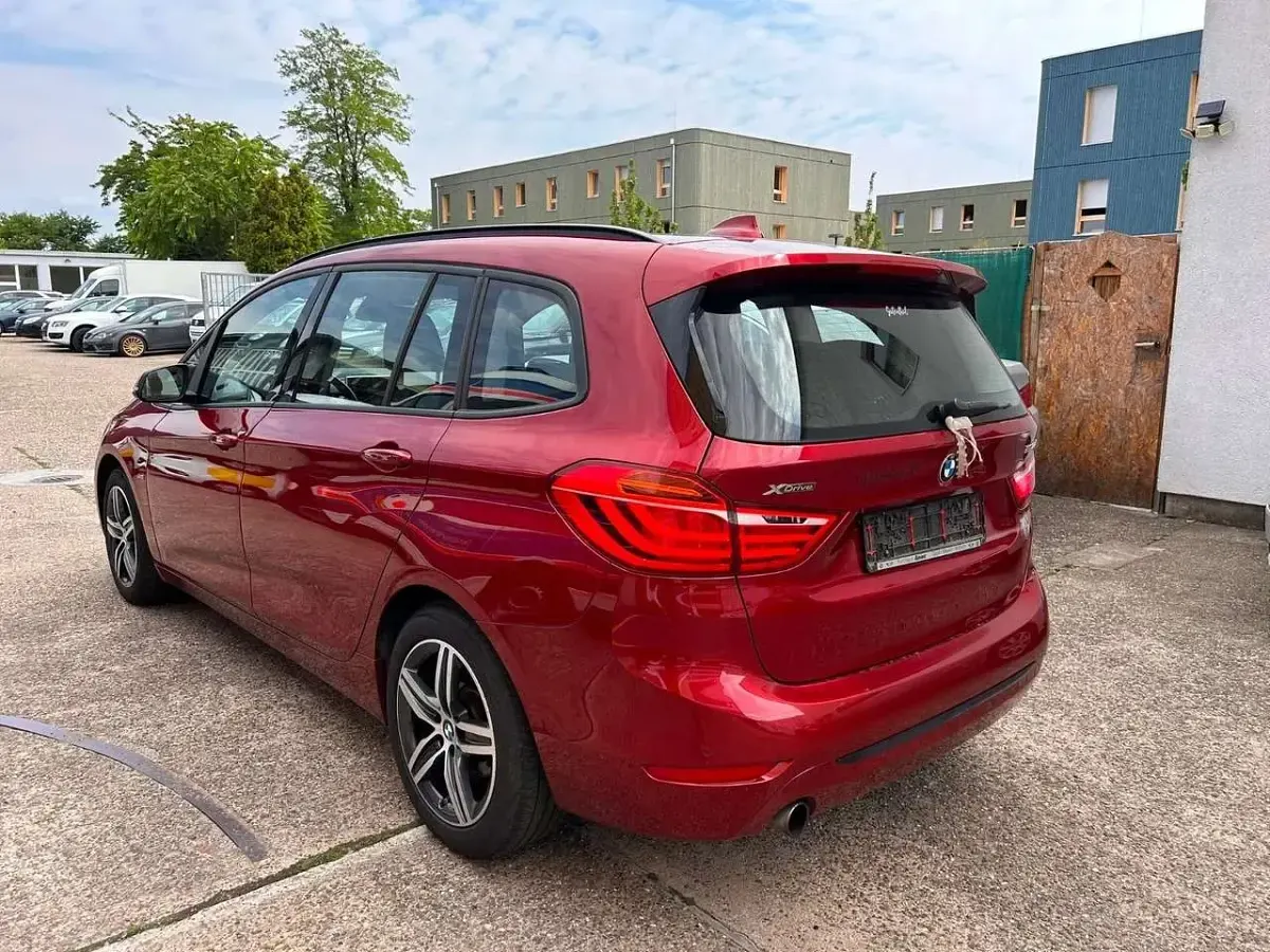 Gebraucht BMW 218 Gran Tourer Sport Line 150 PS (110 kW) 2017 Flamencorot brillant Van / Kleinbus