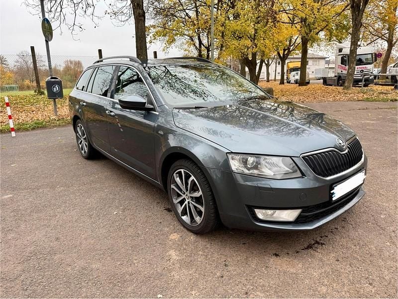 Grau Gebraucht 2015 Skoda Octavia Kombi | 7.999 € (Superpreis) - Bild 1/4